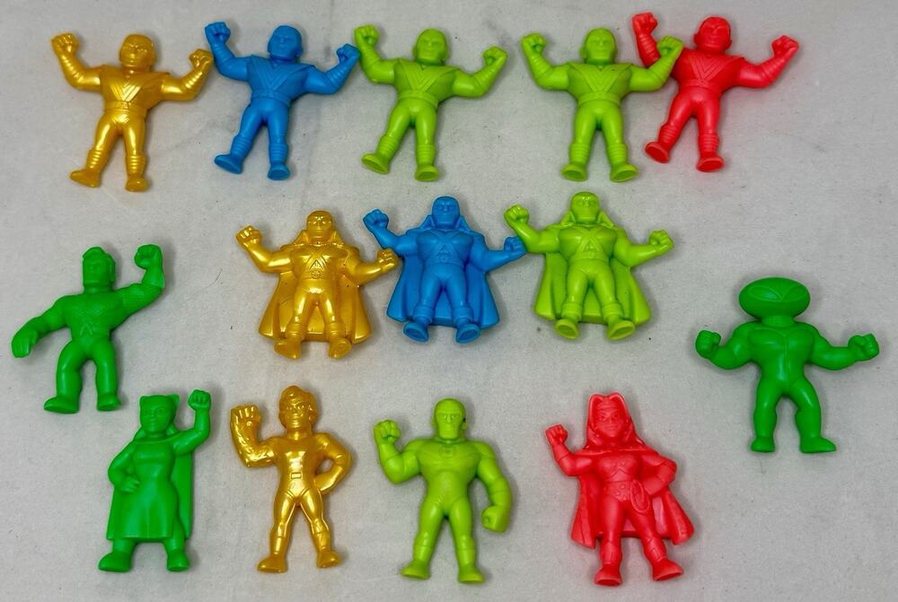 Lot/14 Wendy’s DC Comics Super Heroes Mini Action Figures, M.U.S.C.L.E.-style